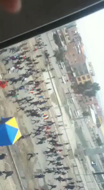 MAS hordes that support Evo Morales descend from El Alto to La Paz with sticks and knives. Tense hours in Bolivia