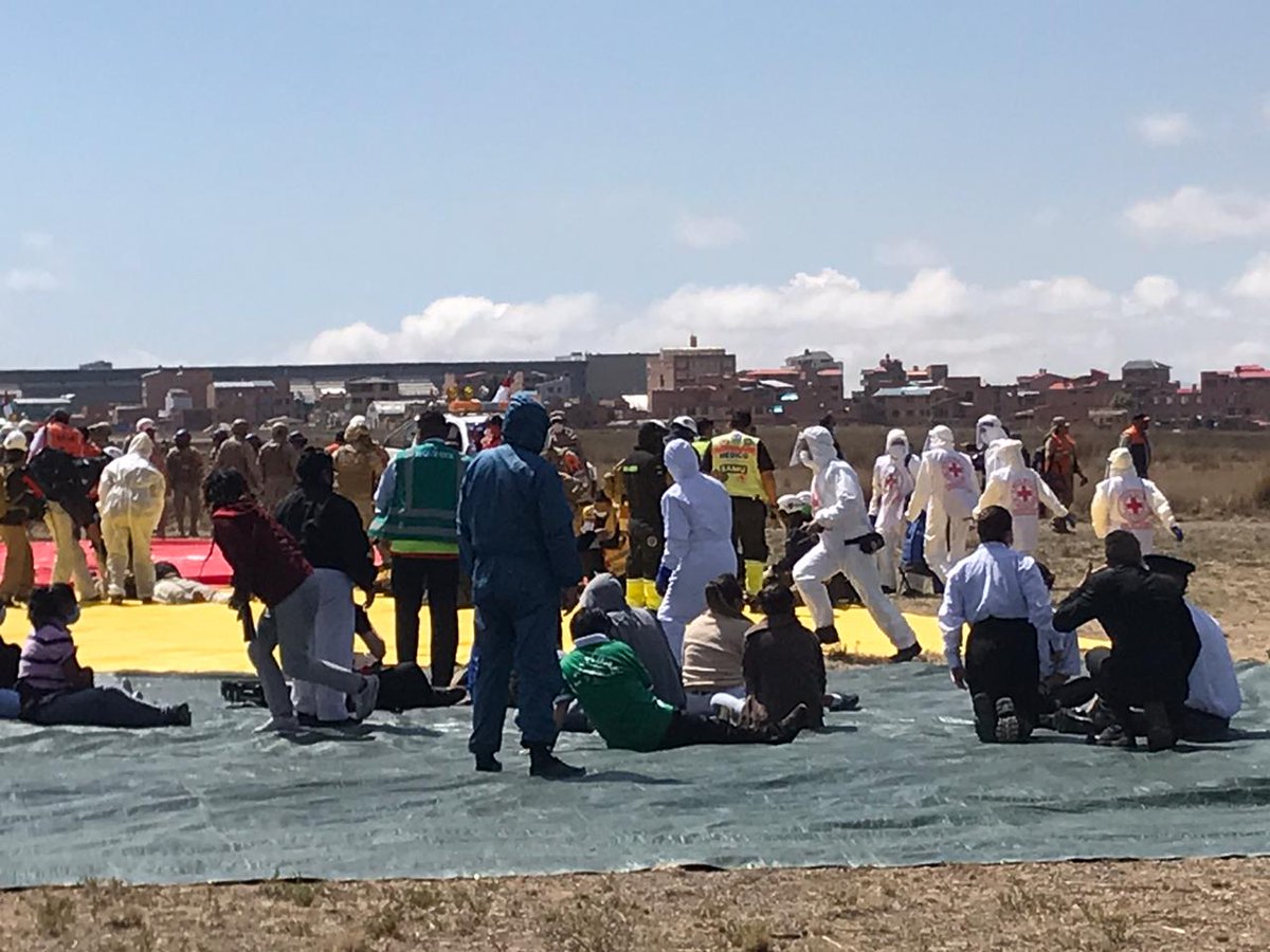 Simulation of accident at El Alto airport  with explosive device. The operation served to determine the response capacity to an aircraft from Cobija with 35 passengers and the presence of explosives. Eight ambulances were deployed to evacuate the wounded