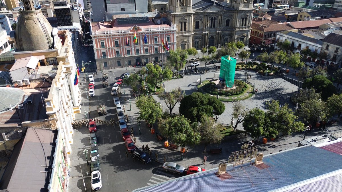 Aerial view of Plaza Murillo, soldiers guard the four corners. Photos: Javier Mamani APG Noticiasn