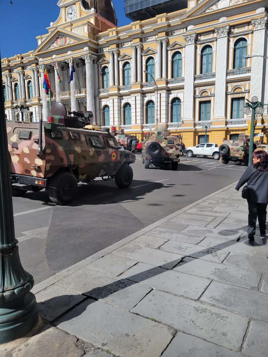 Report military presence in Plaza Murillo. President Luis Arce denounced irregular mobilizations